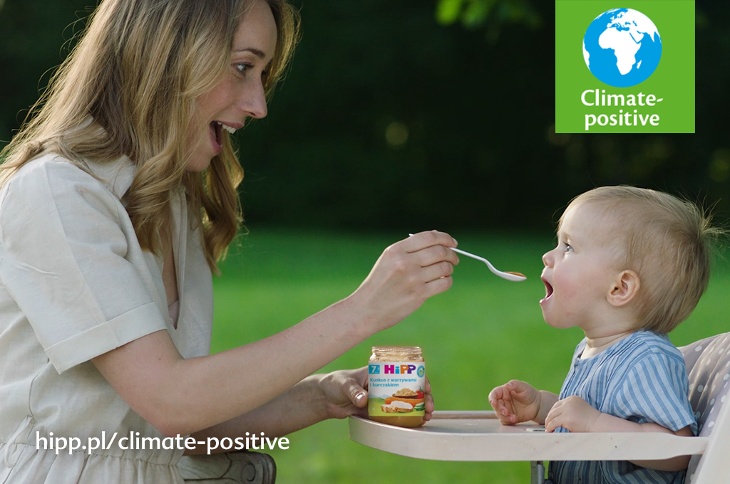 Zdjęcie numer 1 w artykule: HiPP jako pierwszy producent żywności dla niemowląt na świecie wprowadził słoiczki Climate-positive 